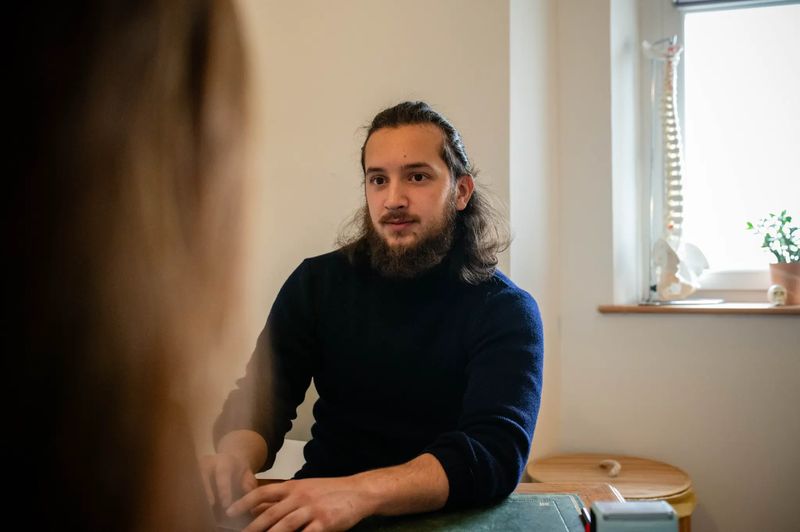 Jean-Rémi Tomasini, ostéopathe du sport, à son cabinet de Lannion